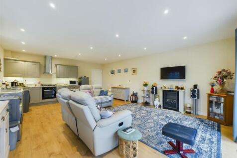 Open Plan Kitchen / Living