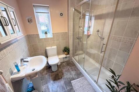 Shower Room.jpg