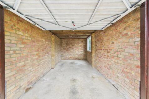 CAM03428G0-PR0132-STILL010.jpg
