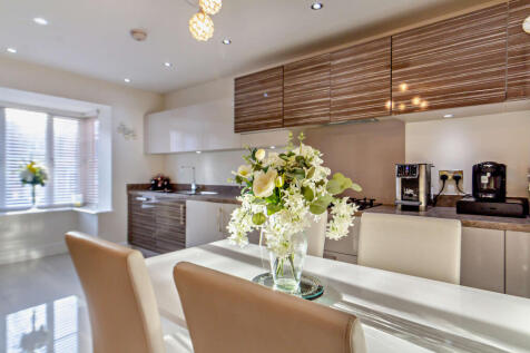 Kitchen &amp; Dining Area