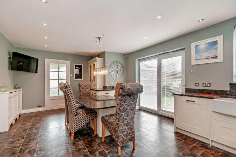 Kitchen / Dining