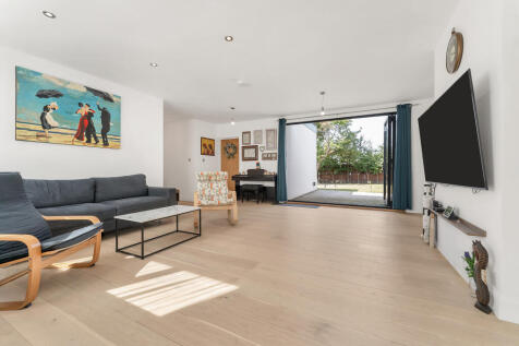 Living / Dining Area