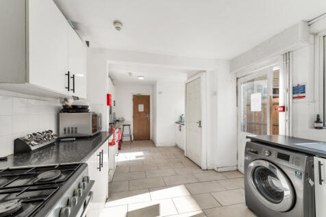 Kitchen 2.JPG