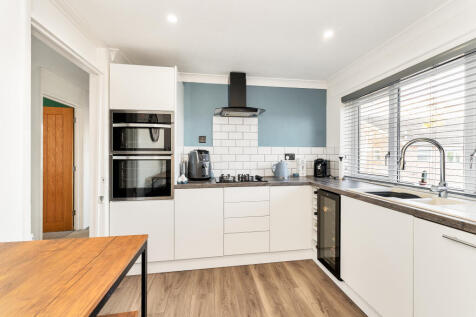 58 Hill Rise, St Ives (10).JPG