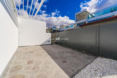 PARKING Y ZONA DE JARDIN