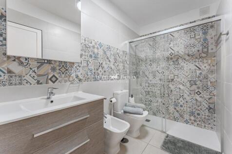 BAÑO COMPLETO PLANTA BAJA