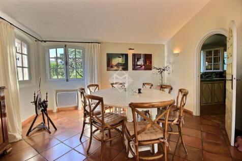 Dining room Tile