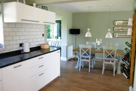 Kitchen / Dining