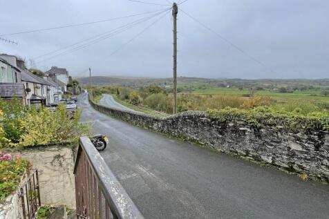 Outside 30 Hyfrydle Road Talysarn-4 T202503131609.jpg