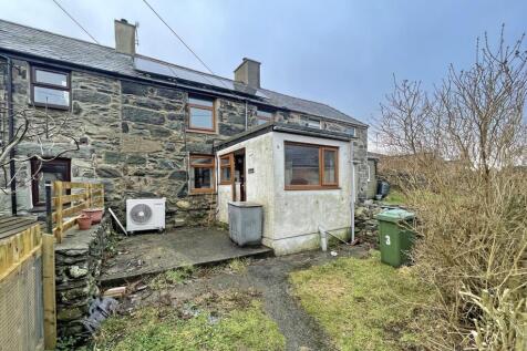Outside 1 Tyn Radd Rhiwlas -2 T202505021532.jpg