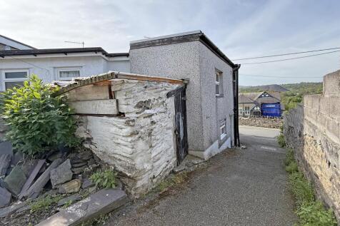 Outside 1 Bryn Tirion Bethesda-1 T202505071244.jpg