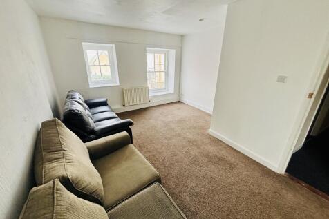 LIVING ROOM ON FIRST FLOOR T202509231435.jpg