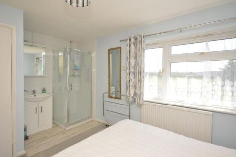 En-Suite/Walk-In Shower room