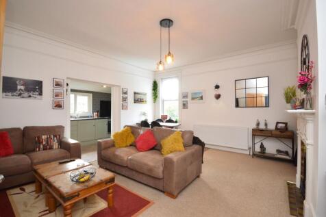 LOUNGE/DINING