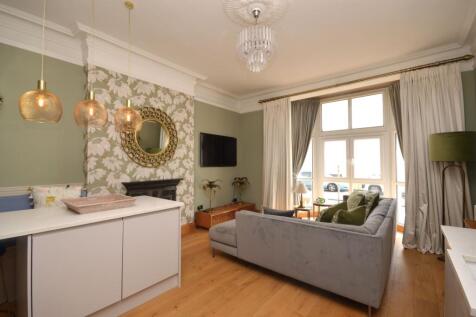 LOUNGE / KITCHEN / DINER