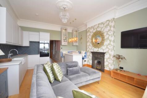 LOUNGE / KITCHEN / DINER