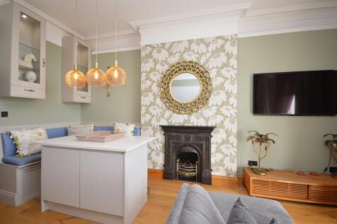 LOUNGE / KITCHEN / DINER