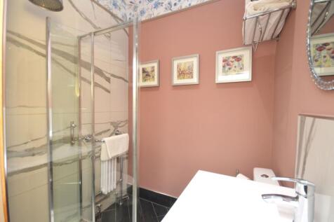 INTERNAL EN-SUITE