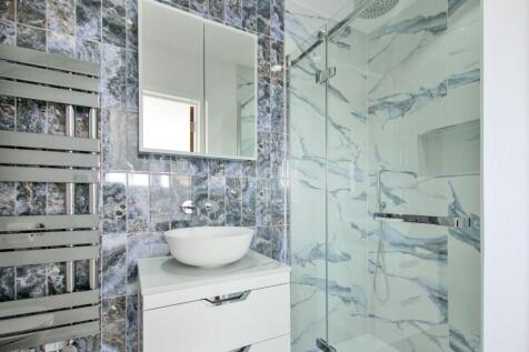 En suite to bedroom two