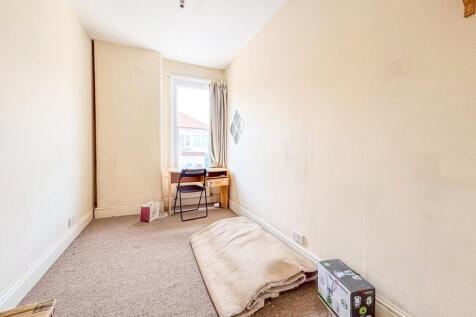 Spare Bedroom/Office