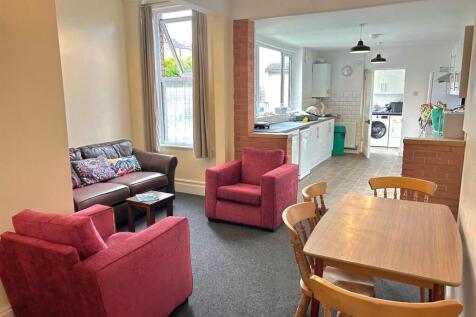 WhatsApp Image 2025-11-28 at 10.10.00-7.jpeg