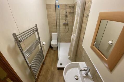 Large Bathroom 1.jpg