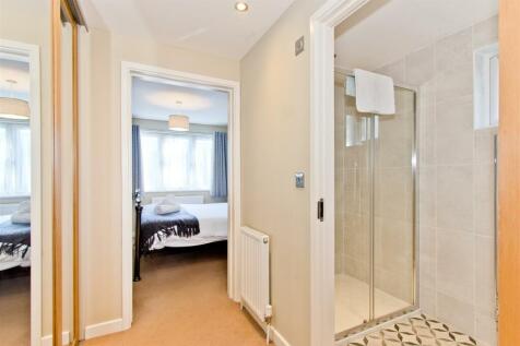 ensuite2.jpg