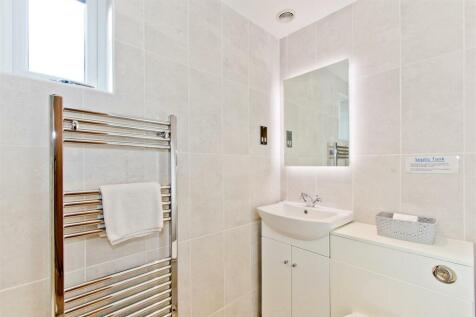 ensuite.jpg