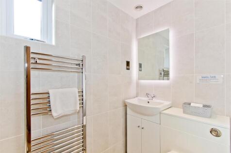 ensuite.jpg