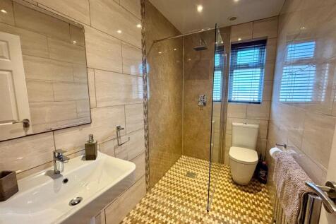 Deans Bathroom.jpg