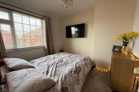 Hill View Bed 1.jpg