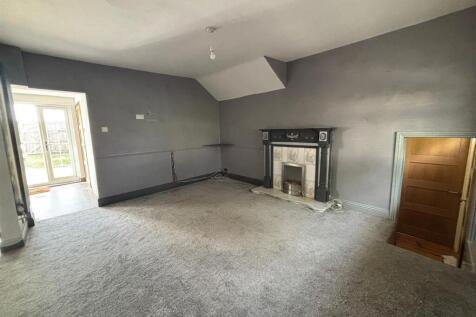 92 FSE Living Room.jpg