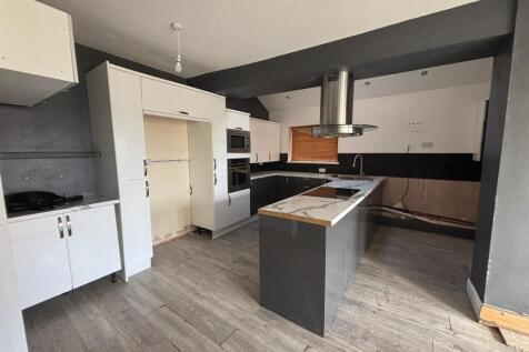 92 FSE Kitchen 2.jpg