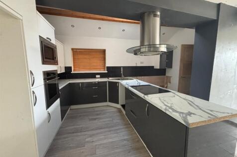 92 FSE Kitchen 1.jpg