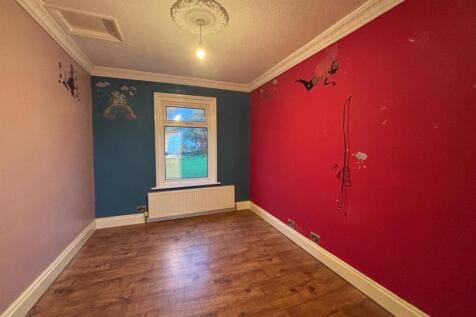 92 FSE Bedroom 2.jpg