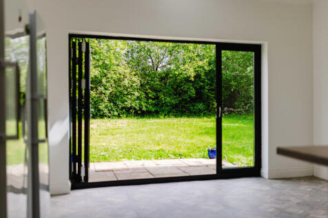 Kitchen bifolds