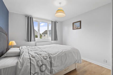 Second bedroom 1