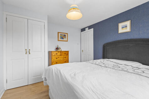Second bedroom 2
