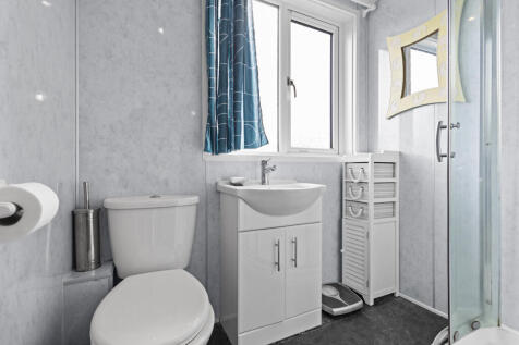 Shower room 2