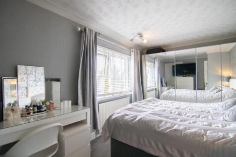 Master Bedroom (1)