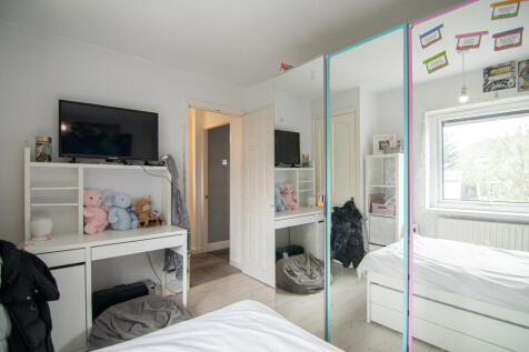 Bedroom 2 (2)