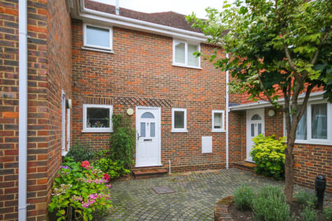 3 bedroom town centre property with parking