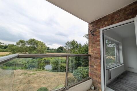Large riverside flat, 2 bedrooms with parking and