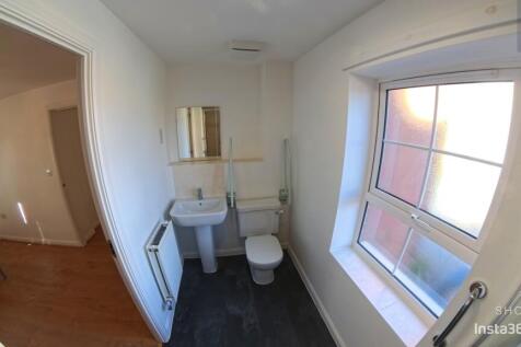 First Floor Ensuite 1.3
