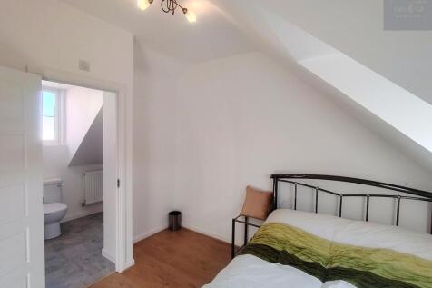 Second Floor Ensuite 1.2