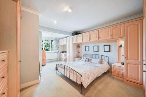 Bedroom 1.jpg