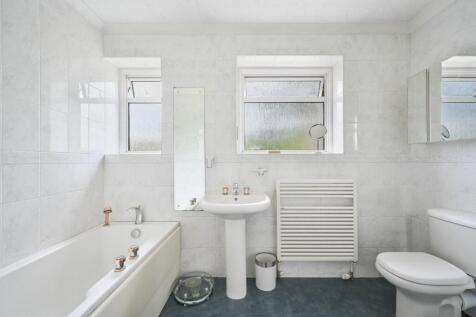 Bathroom.jpg