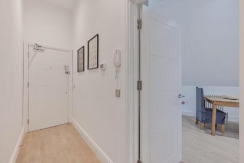 EAGLE HOUSE, FLAT (13).jpg