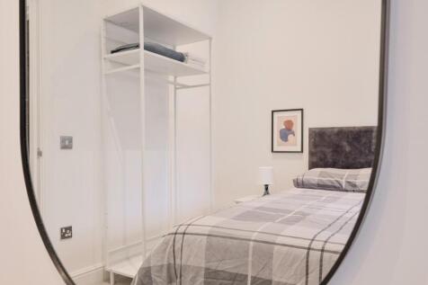 EAGLE HOUSE, FLAT (1).jpg