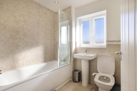 14-Family-Bathroom